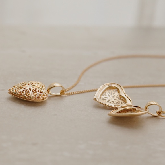 Heart Locket Necklace | 18k Gold Filled - Picture 4 of 10